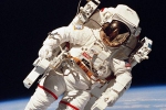 Космонавт МКС за год работы может накопить на "однушку" в Москве